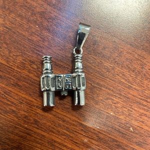 🔍 Binocular pendant